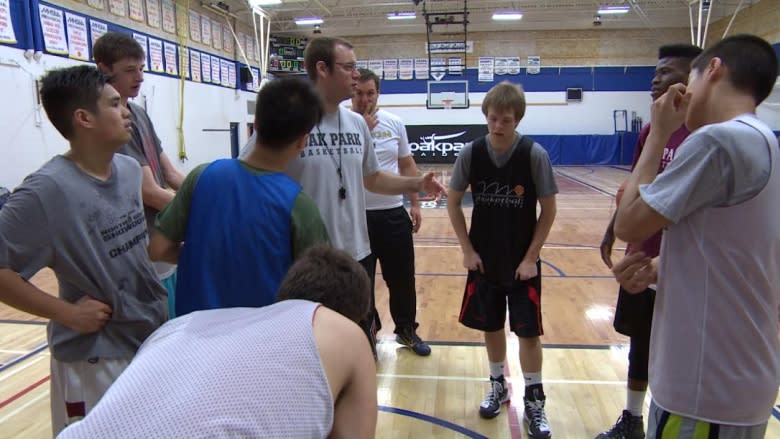 Basketball brothers have eye on big weekend games in Winnipeg