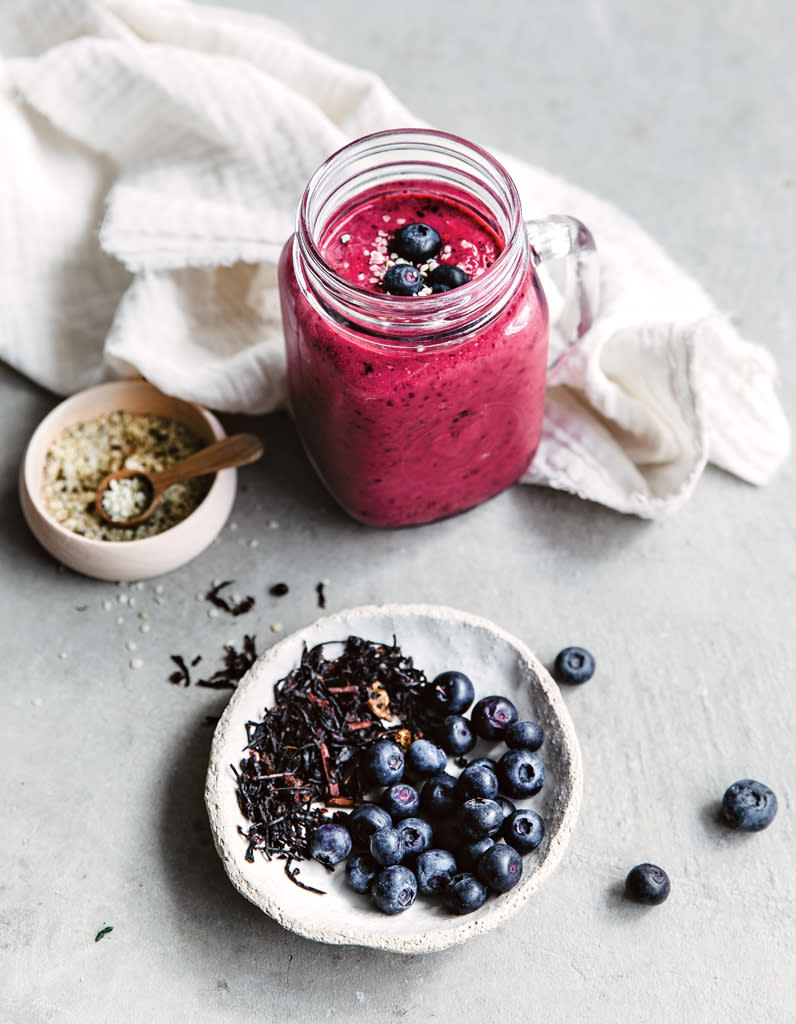 <p>Découvrir la recette du <a href="https://www.elle.fr/Elle-a-Table/Recettes-de-cuisine/Chai-smoothie-3798755" rel="nofollow noopener" target="_blank" data-ylk="slk:Chaï smoothie;elm:context_link;itc:0;sec:content-canvas" class="link ">Chaï smoothie</a></p><br><br><a href="https://www.elle.fr/Elle-a-Table/Les-dossiers-de-la-redaction/Dossier-de-la-redac/Que-faire-avec-des-fruits-surgeles#xtor=AL-541" rel="nofollow noopener" target="_blank" data-ylk="slk:Voir la suite des photos sur ELLE.fr;elm:context_link;itc:0;sec:content-canvas" class="link ">Voir la suite des photos sur ELLE.fr</a><br><h3> A lire aussi </h3><ul><li><a href="https://www.elle.fr/Elle-a-Table/Menus-de-chefs/Chefs/Recettes-de-tartes-Christophe-Michalak#xtor=AL-541" rel="nofollow noopener" target="_blank" data-ylk="slk:Les tartes aux fruits d’été parfaites de Christophe Michalak;elm:context_link;itc:0;sec:content-canvas" class="link ">Les tartes aux fruits d’été parfaites de Christophe Michalak</a></li><li><a href="https://www.elle.fr/Elle-a-Table/Les-dossiers-de-la-redaction/Dossier-de-la-redac/Du-soleil-dans-nos-desserts#xtor=AL-541" rel="nofollow noopener" target="_blank" data-ylk="slk:Idées de desserts aux fruits d’été;elm:context_link;itc:0;sec:content-canvas" class="link ">Idées de desserts aux fruits d’été</a></li><li><a href="https://www.elle.fr/Elle-a-Table/Les-dossiers-de-la-redaction/Dossier-de-la-redac/Fruits-grilles#xtor=AL-541" rel="nofollow noopener" target="_blank" data-ylk="slk:15 recettes de fruits grillés à savourer tout l'été;elm:context_link;itc:0;sec:content-canvas" class="link ">15 recettes de fruits grillés à savourer tout l'été</a></li><li><a href="https://www.elle.fr/Elle-a-Table/Les-dossiers-de-la-redaction/Dossier-de-la-redac/50-confitures-a-faire-soi-meme#xtor=AL-541" rel="nofollow noopener" target="_blank" data-ylk="slk:50 confitures à faire soi-même;elm:context_link;itc:0;sec:content-canvas" class="link ">50 confitures à faire soi-même</a></li><li><a href="https://www.elle.fr/Astro/Horoscope/Quotidien#xtor=AL-541" rel="nofollow noopener" target="_blank" data-ylk="slk:Consultez votre horoscope sur ELLE;elm:context_link;itc:0;sec:content-canvas" class="link ">Consultez votre horoscope sur ELLE</a></li></ul>