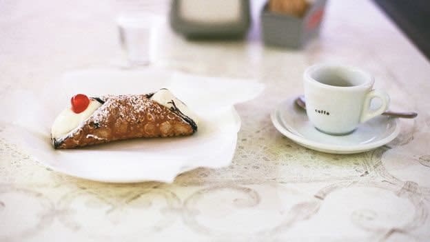 Cannoli con café