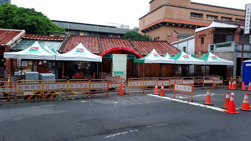 ▲信義房屋各區分店，疫情爆發以來，已經支援各地醫院、篩檢站帳篷超過200頂。（圖／NOWnews資料照片）