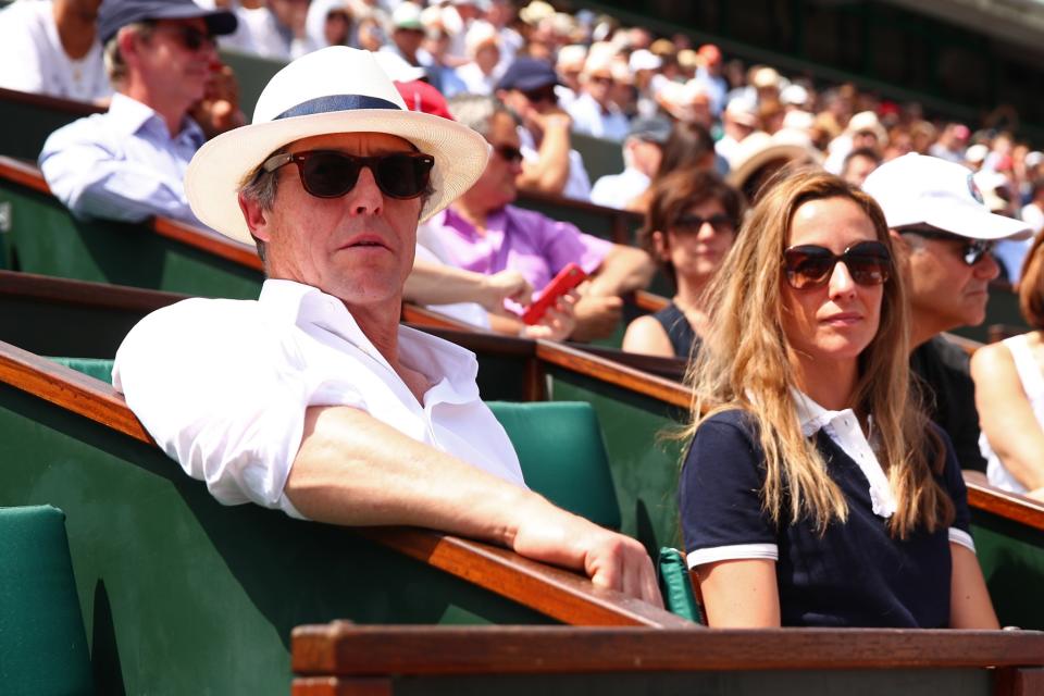 Hugh Grant et Anna Eberstein