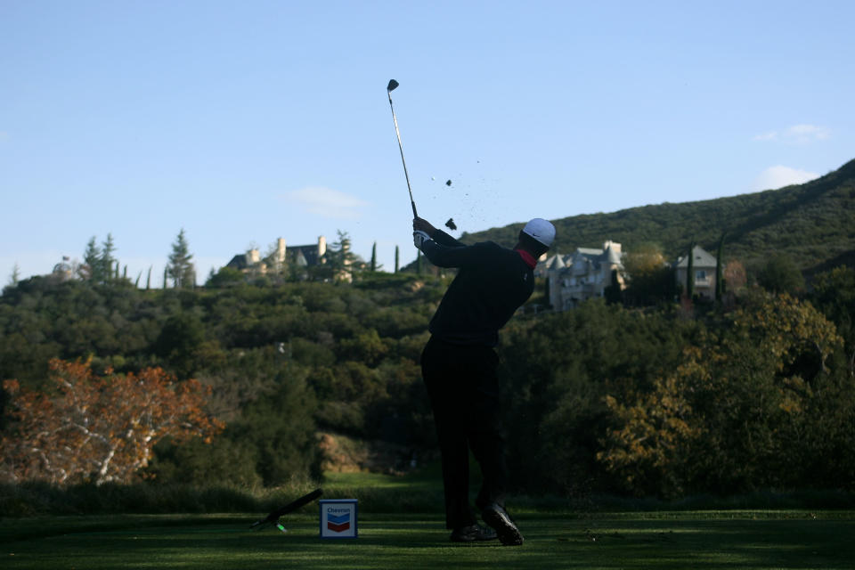 THOUSAND OAKS, CA - DECEMBER 01: Tiger Woods hits his tee shot on the 17th hole during the first round of the Chevron World Challenge at Sherwood Country Club on December 1, 2011 in Thousand Oaks, California. (Photo by Robert Meggers/Getty Images)