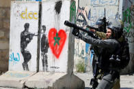 Israeli forces take position during clashes with Palestinian protesters following a protest in solidarity with Palestinian prisoners held by Israel, in the West Bank town of Bethlehem April 17, 2017. REUTERS/Ammar Awad