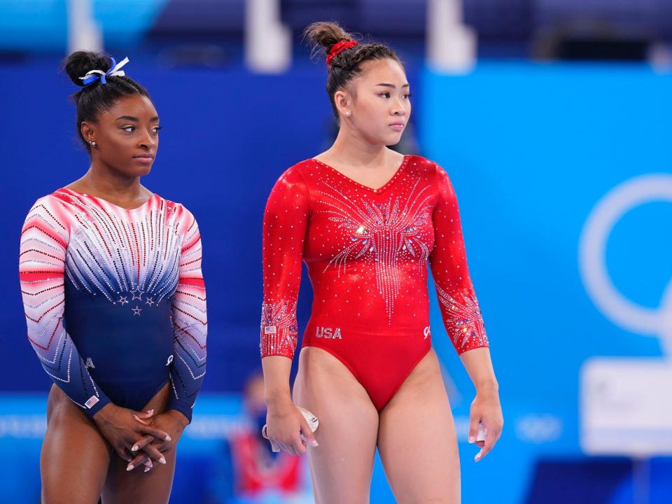 Simone Biles (left) and Suni Lee at the Tokyo Olympics.