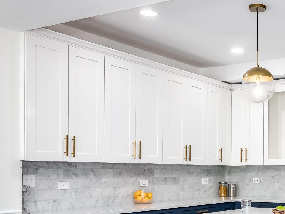 A kitchen with blue cabinets