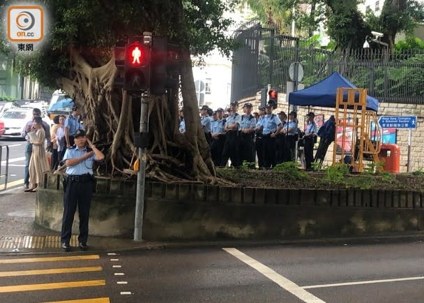 大批警員在場戒備。(梁敏巧攝)