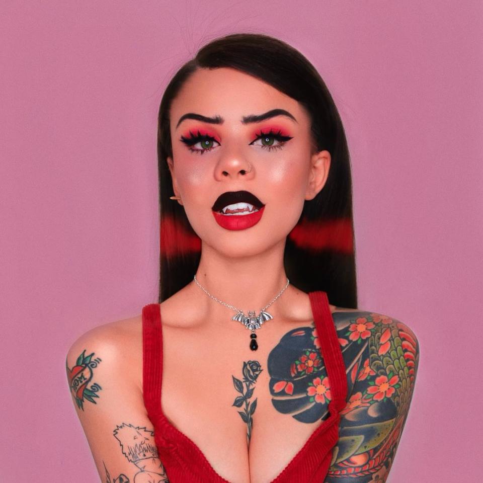 Snitchery's Hex Girl look.