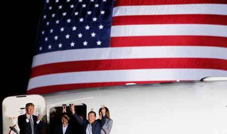 U.S.President Donald Trump and first lady Melania Trump greet the Americans formerly held hostage in North Korea, upon their arrival at Joint Base Andrews, Maryland, U.S., May 10, 2018. REUTERS/Jim Bourg