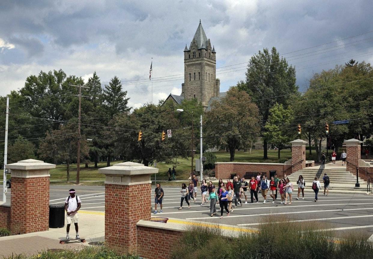 Students changing classes at Ohio Wesleyan University August 29, 2017.  [Eric Albrecht/Dispatch]