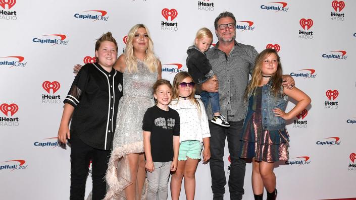 Tori Spelling and Dean McDermott with their five children