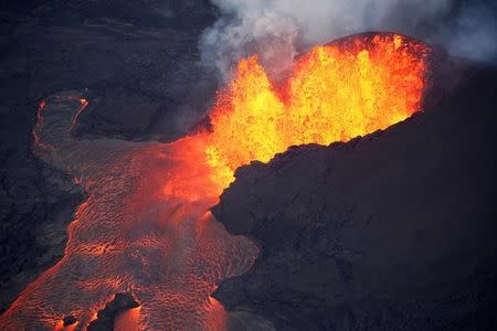 FILE PHOTO: Lava erupts in Leilani Estates during ongoing eruptions of the Kilauea Volcano in Hawaii, U.S., June 5, 2018. REUTERS/Terray Sylvester