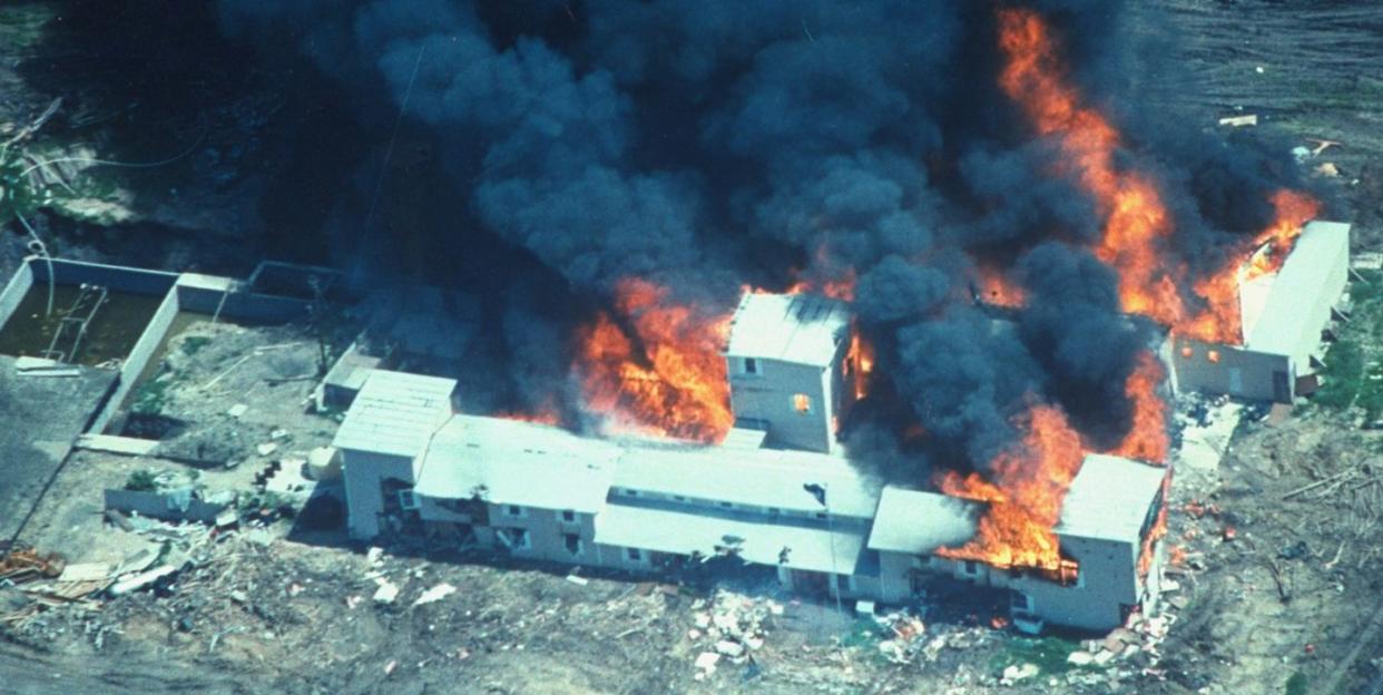 overhead of smoking fire consuming david koresh led branch davidian cult compound, believed set by cult after fbiatf teargassing in effort to end siege image used during congressional hrgs on handling of conflict   fbi claims it created enough holes inbldg to allow escape  photo by time life picturesfbithe life picture collection via getty images