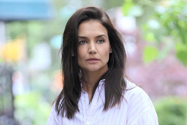 Katie Holmes Steps Out in New York in Ultra-Normcore Sneakers and