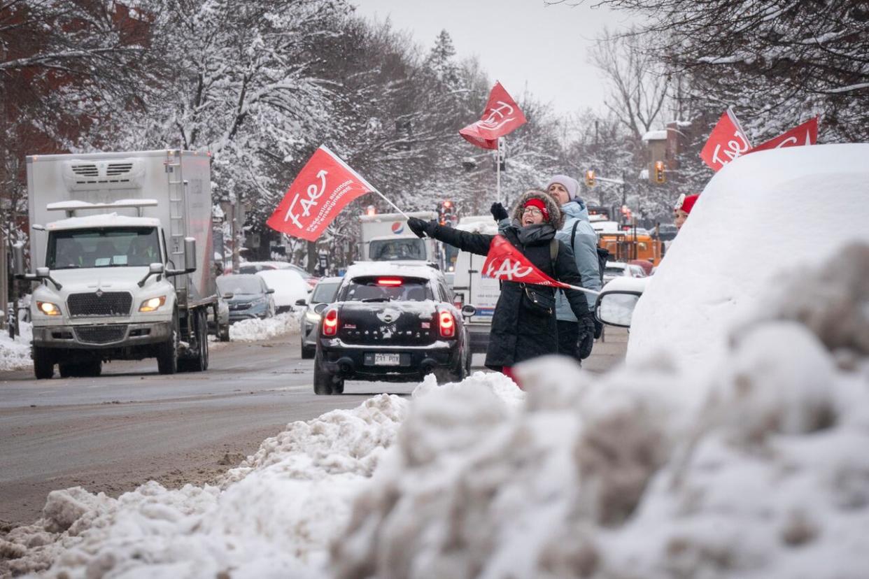 The proposed agreement in principle came after 22 days of strike action, which closed about 800 schools and kept 368,000 students home. Some 40 per cent of teachers in the province's school system are represented by the FAE. (Ivanoh Demers/Radio-Canada - image credit)