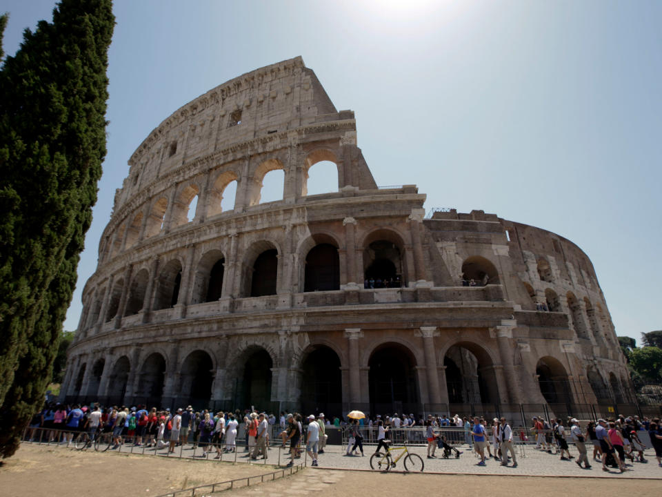 . Ähnlich sieht es auch in Italien aus. Die Italiener gehören zu den pessimistischsten EU-Verbrauchern, wie die Zahlen des zweiten Quartals in puncto Konjunkturerwartungen widerspiegeln. Mit -55,5 Punkten der tiefste Wert aller Länder im EU-Raum. (Bild-Copyright: Andrew Medichini/AP Photo)