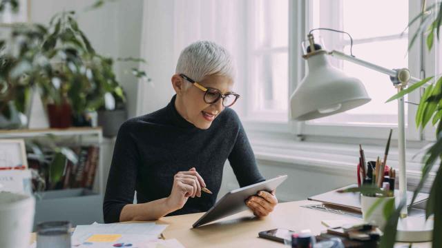 Chapter 2: Public policy, ageing and work, and longer working lives in:  Retiring Women