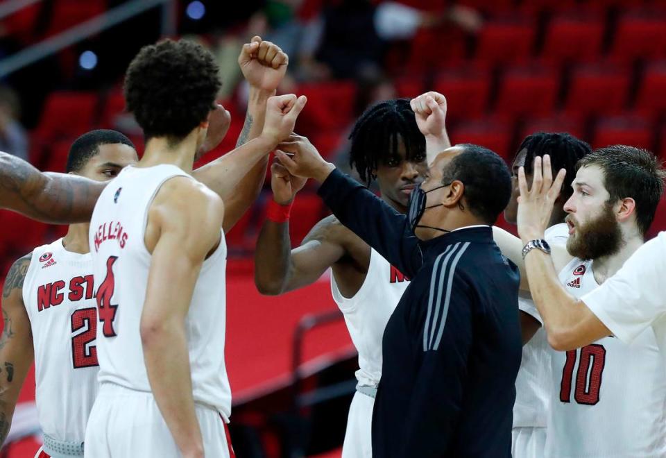 N.C. State head coach Kevin Keatts huddles with the team during the second half of N.C. State’s 65-62 victory over Pittsburgh at PNC Arena in Raleigh, N.C., Sunday, February 28, 2021.