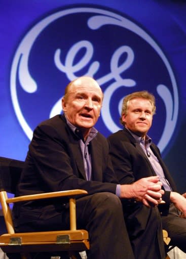 General Electric CEO Jack Welch (L), pictured in 2000 with Jeff Immelt who succeeded him