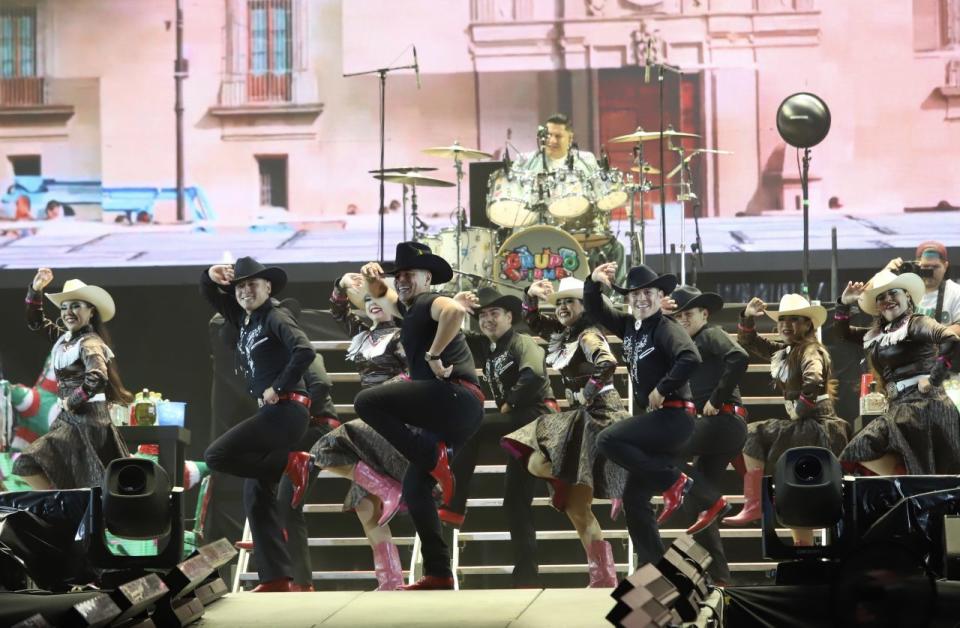 CIUDAD DE MÃ‰XICO, 25SEPTIENBRE2022. La agrupaciÃ³n de mÃºsica regional mexicana originaria de Tijuana, Grupo Firme se presentÃ³ en un concierto gratuito en la plancha del zÃ³calo capitalino. FOTO: EDGAR NEGRETE/CUARTOSCURO.COM