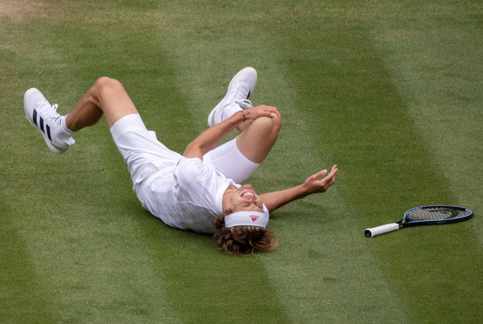 Schmerzhaftes Wimbledon-Aus für Alexander Zverev. (Bild: AELTC/Jonathan Nackstrand - Pool/Getty Images)