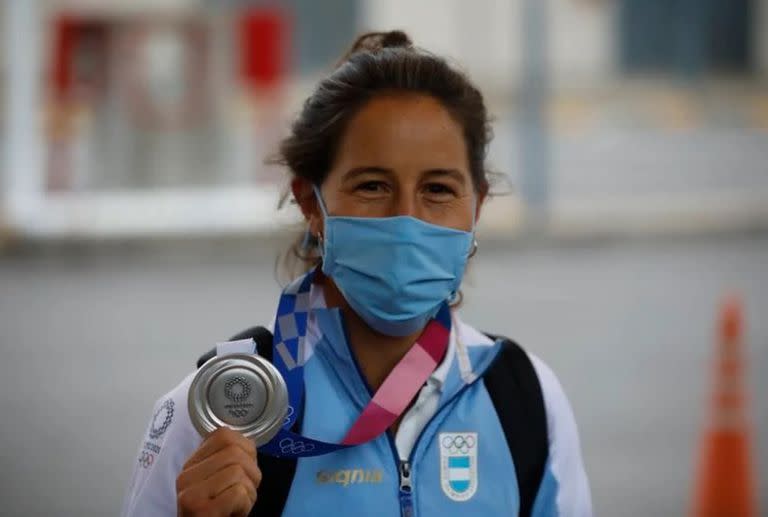 Sofía Maccari con su medalla olímpica de Tokio 2020