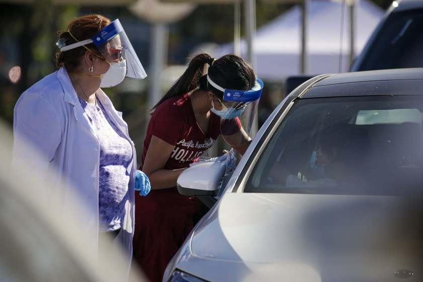 Los Angeles, CA - January 15: COVID-19 mass-vaccination of healthcare workers takes place at Dodger Stadium on Friday, Jan. 15, 2021 in Los Angeles, CA. (Irfan Khan / Los Angeles Times)