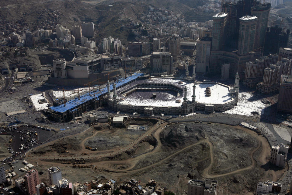 <strong>An aerial view shows the Grand Mosque, Islam's holiest site, amid booming construction in the Saudi city of Mecca on December 9, 2008.</strong>