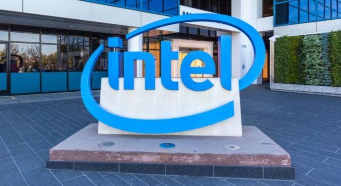 Intel enfrenta desafíos en su guía del 1T de 2024