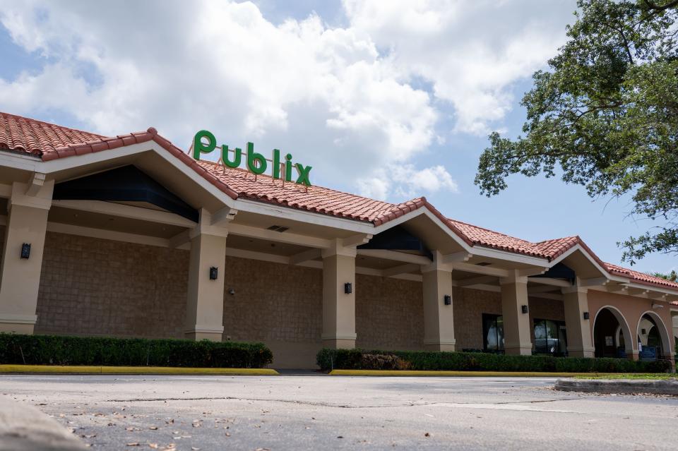 Publix Super Markets will tear down its aging store at Promenade Plaza in Palm Beach Gardens and build a new modern one in its place.
