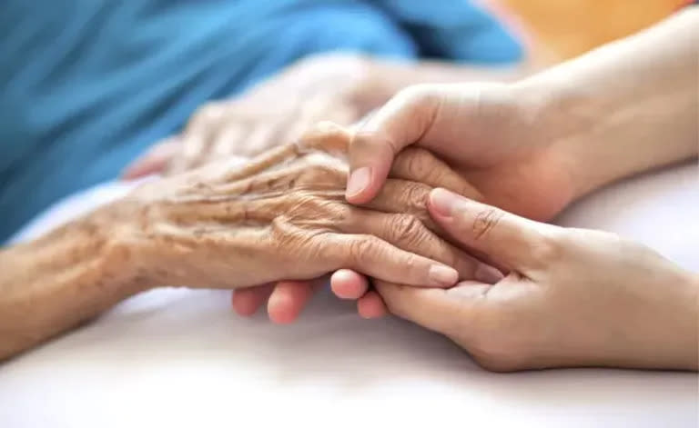 Los hijos de los pacientes internados exigen respuestas frente a lo ocurrido.