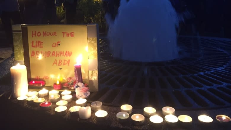 Hundreds gather for memorial to Abdirahman Abdi