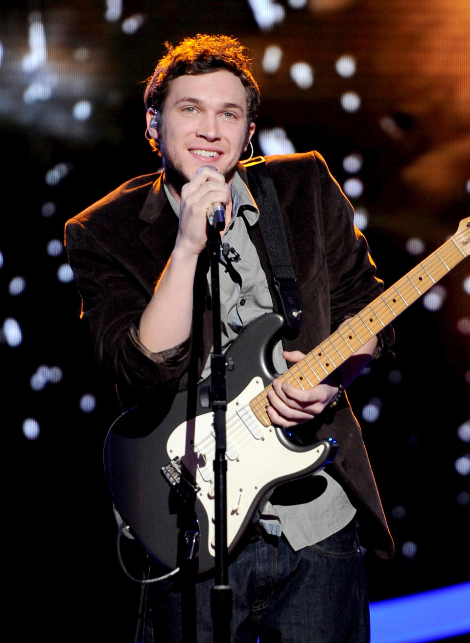 Phillip Phillips sings "Still Rainin" by Jonny Lang - Steven Tyler said, ""Every song you sing, you own. It's in your body and soul."