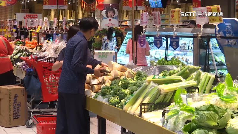 賣場青菜、生鮮蔬果區最受歡迎。