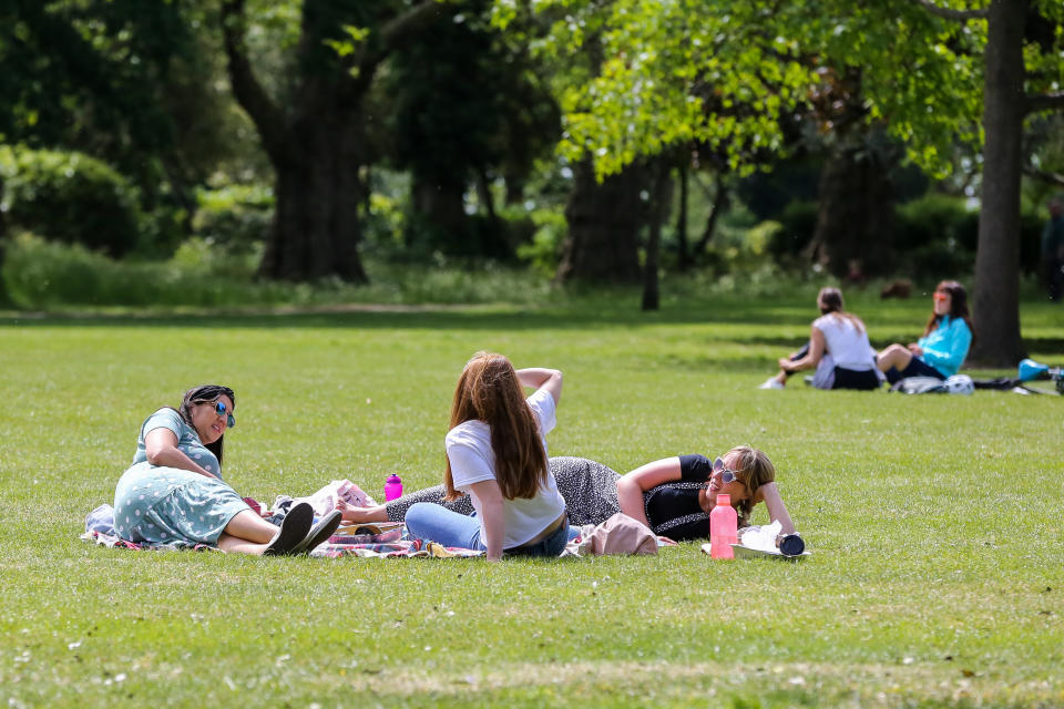  People enjoying the warm weather in Finsbury park during the COVID-19 lockdown. The government has relaxed the restrictions on coronavirus lockdown to allowing people to spend more time outside. (Photo by Steve Taylor / SOPA Images/Sipa USA) 