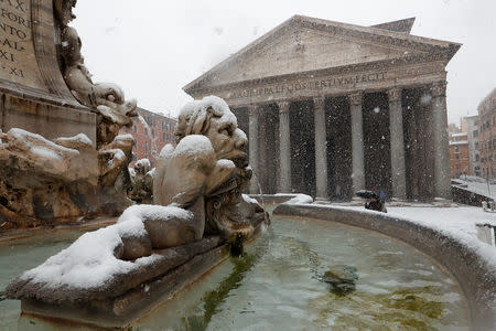 The Pantheon is seen during a heavy snowfall in downtown Rome. REUTERS/Remo Casilli
