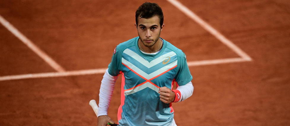 Le jeune Français Hugo Gaston, 239e mondial, a réalisé l'exploit d'éliminer le Suisse Stan Wawrinka à Roland-Garros.
