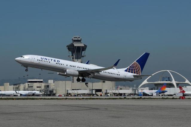 United will cut some New York area D.C. flights after US waiver