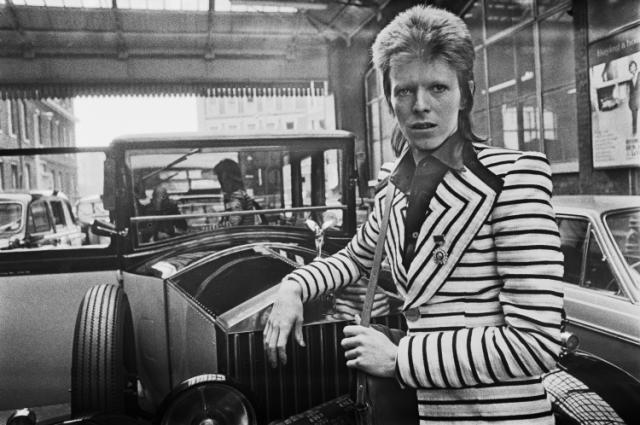 The 20 Best David Bowie Outfits, Ranked