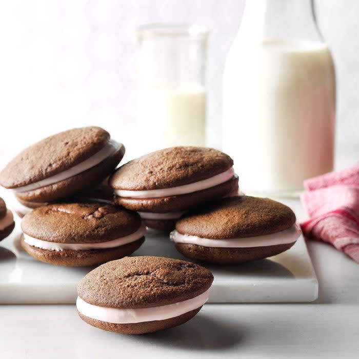 Chocolate Raspberry Whoopie Pies Exps Mcsmz17 185134 D01 06 2b 6