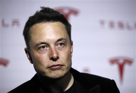 Tesla Motors Inc CEO Elon Musk talks about Tesla's new battery swapping program in Hawthorne, California in this June 20, 2013, file photo. REUTERS/Lucy Nicholson/Files