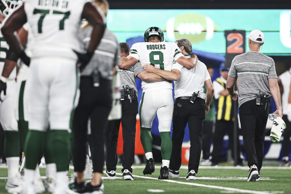 Aaron Rodgers injury (Michael Owens / Getty Images)