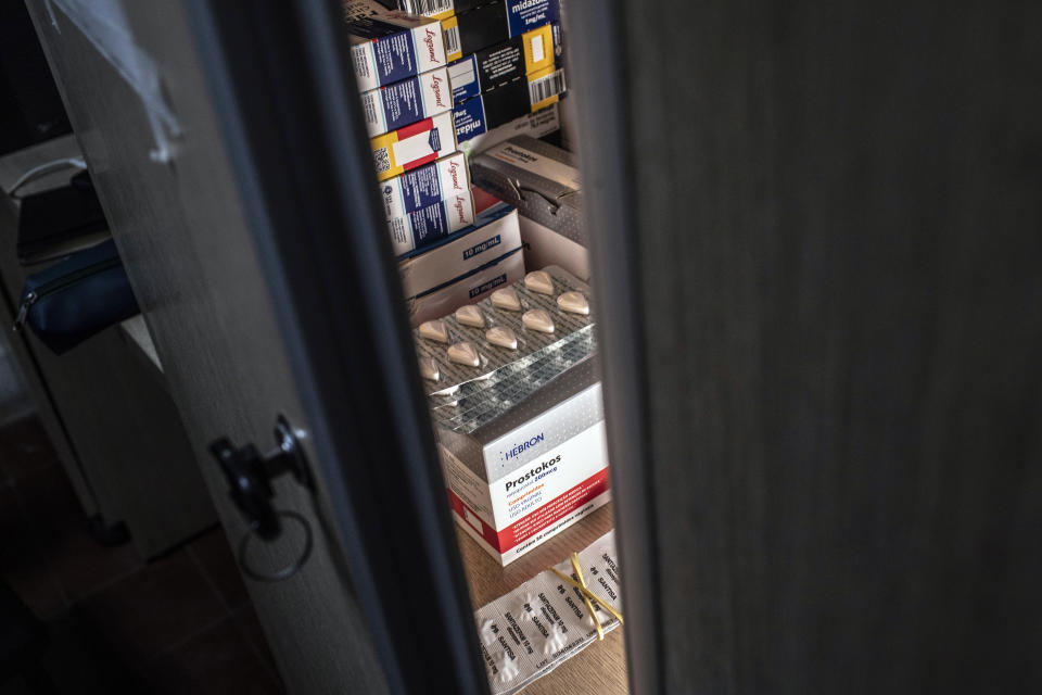 Cajas de misoprostol almacenadas en un armario de farmacia de un hospital universitario de Recife, Brasil. El hospital era uno de los pocos que realizaba abortos en virtud de las excepciones permitidas por la legislación brasileña. (Dado Galdieri/The New York Times)