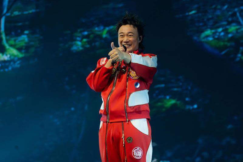 陳奕迅年底將到廣州舉辦演唱會，但多首經典歌曲的作詞人林夕卻被改名。（翻攝自陳奕迅臉書）