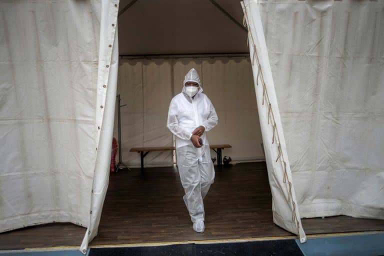 Un membre du personnel médical de l'hôpital de Soweto, en Afrique du sud, en tenue de protection anti-Covid, le 25 janvier 2021 (photo d'illustration) - Michele Spatari © 2019 AFP