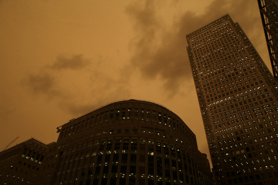 El cielo de Londres, amarillo