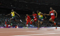 Jamaica's Usain Bolt (L) sprints ahead of the field to win the men's 100m final during the London 2012 Olympic Games at the Olympic Stadium August 5, 2012. Bolt came first ahead of compatriot Yohan Blake who finished second and Justin Gatlin of the U.S. who placed third. REUTERS/Kai Pfaffenbach (BRITAIN - Tags: SPORT ATHLETICS OLYMPICS) 