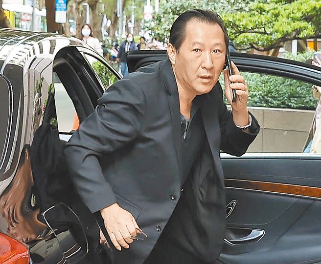 前立法院長王金平12日於台北宏國敦北大樓宴請國民黨人士，台東前縣長吳俊立前來於會。（陳俊吉攝）