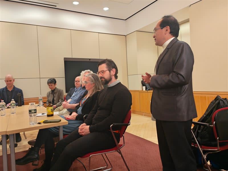楊登嵙教授（右）赴美國哈佛大學道教學術研究會議。（圖／本人提供）