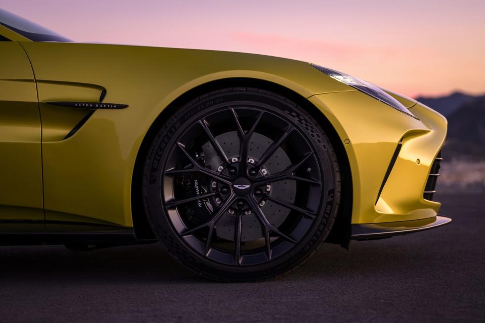 2025 aston martin vantage reveal images