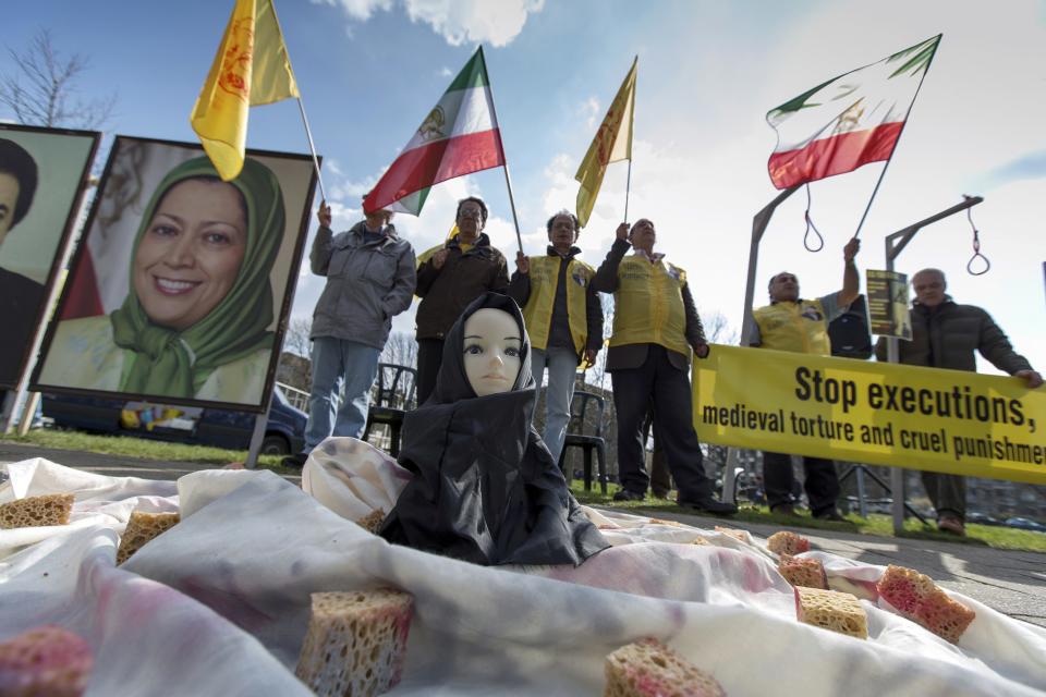 Protest in den Niederlanden im Jahr 2014 gegen Hinrichtungen und Folter im Iran (Bild: REUTERS/Cris Toala Olivares)